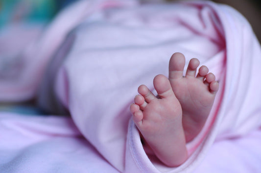 Babies lieben Barfuß – warum freie Füße so wichtig sind