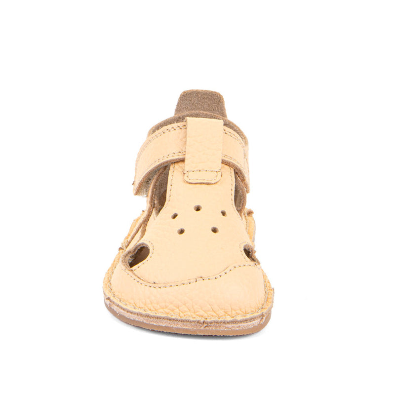 Breite Zehenbox und Klettverschluss des Froddo Barefoot Stap Peach