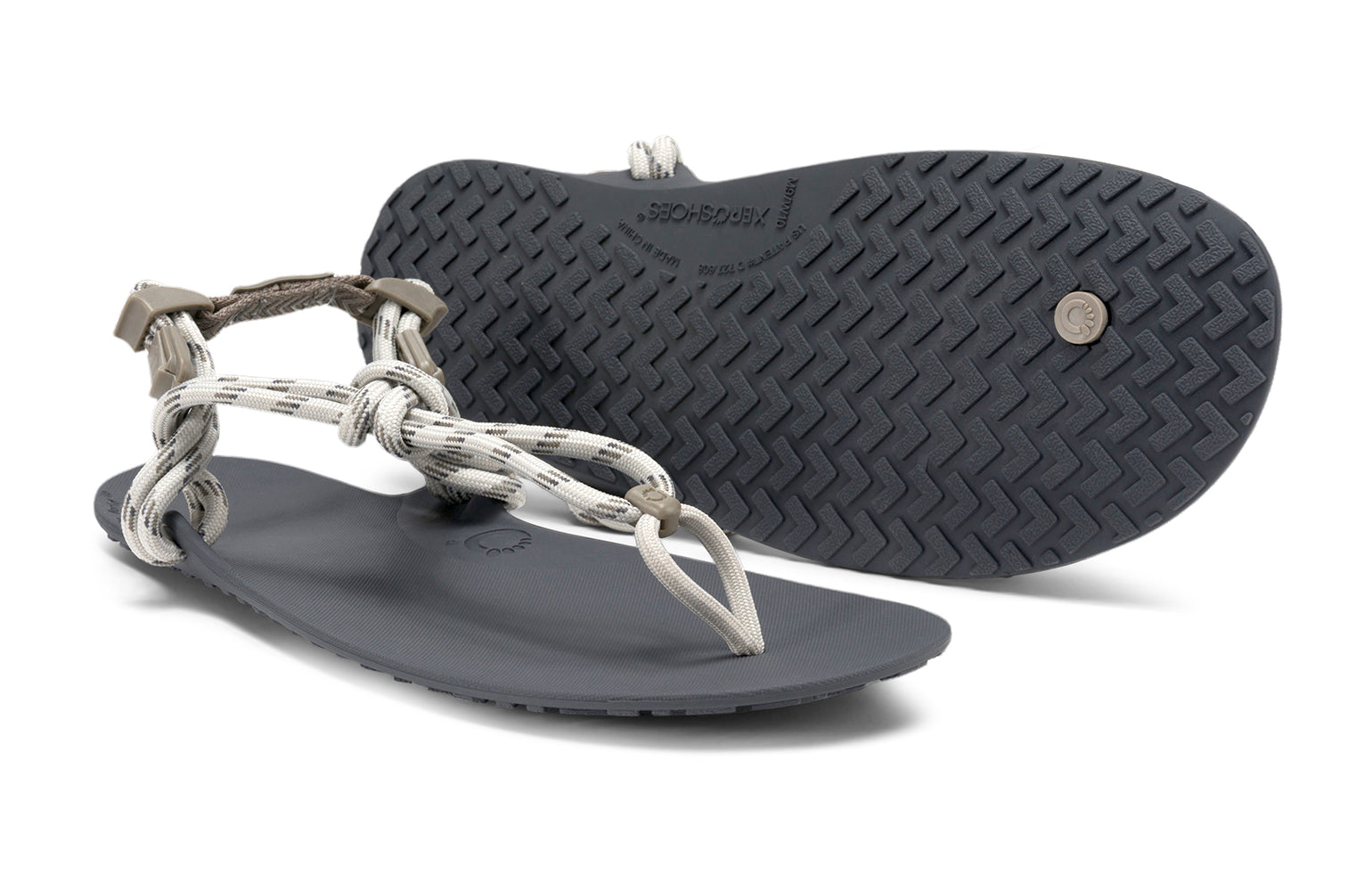 Verstellbares Riemensystem der Xero Shoes Genesis Barfuß-Sandale